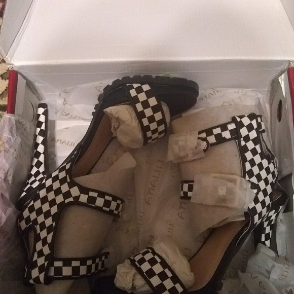 Shoes - Picture 3 of 4